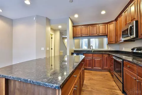 201 Rochelle, Cincinnati, OH 45219 photo 8
