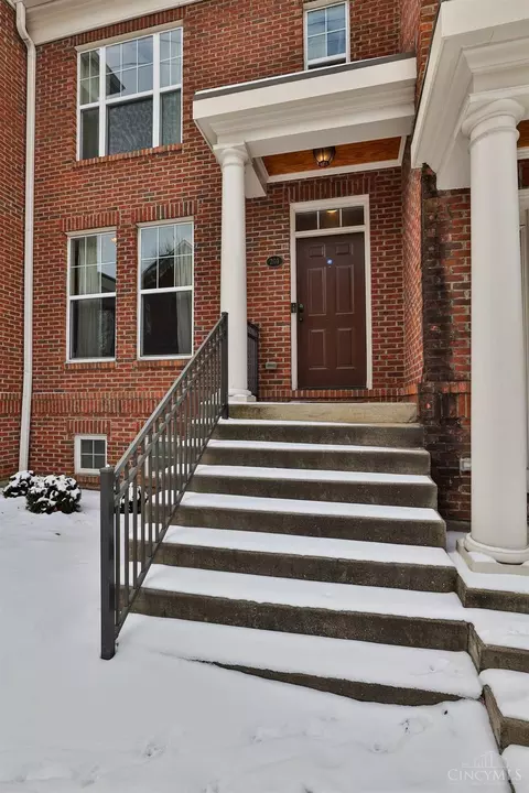 201 Rochelle, Cincinnati, OH 45219 photo 3