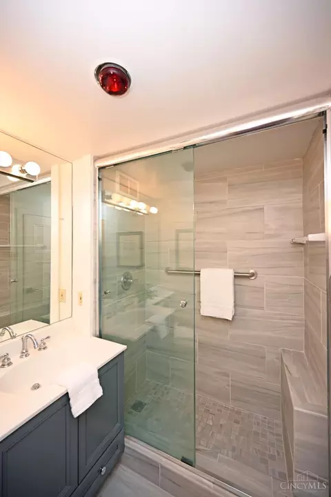 Bath - 2401 Ingleside #3A, Cincinnati, OH 45206 photo 2 of 3