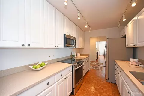 Kitchen - 2401 Ingleside #3A, Cincinnati, OH 45206 photo 3 of 4