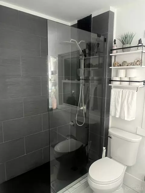 Bath - 4112 Maple, Cincinnati, OH 45209 photo 2 of 5