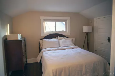 Bedroom - 4112 Maple, Cincinnati, OH 45209 photo 4 of 5