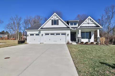2132 Clough Chase, Cincinnati, OH 45244