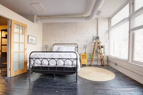 Bedroom - 633 Main #3, Cincinnati, OH 45202 photo 5 of 8