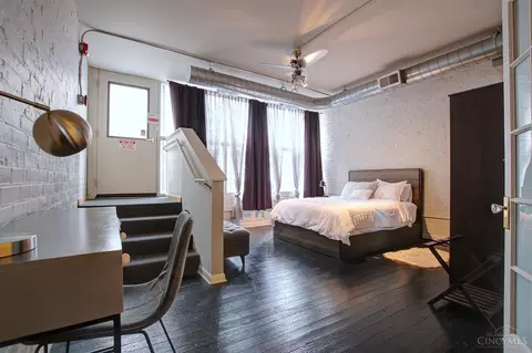 Bedroom - 633 Main #3, Cincinnati, OH 45202 photo 6 of 8