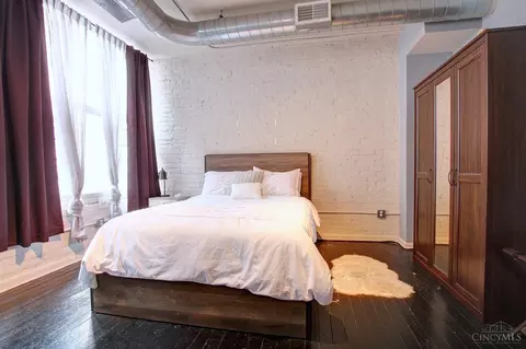 Bedroom - 633 Main #3, Cincinnati, OH 45202 photo 7 of 8