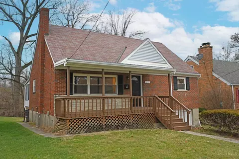 1231 Thurnridge Dr, Reading, OH 45215 photo 3