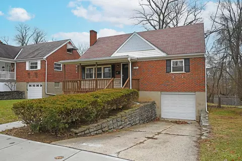 1231 Thurnridge Dr, Reading, OH 45215 photo 2