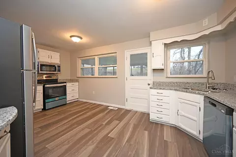1231 Thurnridge Dr, Reading, OH 45215 photo 8