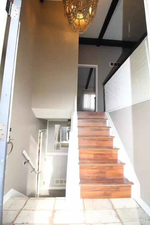 1395 Hazelgrove, Cincinnati, OH 45240 photo 2