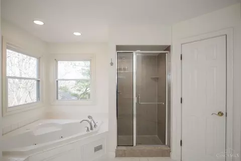 Bath - 6705 Treeridge, Cincinnati, OH 45244 photo 2 of 5