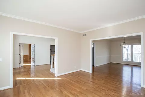 Living - 6705 Treeridge, Cincinnati, OH 45244 photo 4 of 7