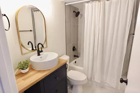 Bath - 11555 Regency Sq #3, Cincinnati, OH 45231 photo 1 of 2