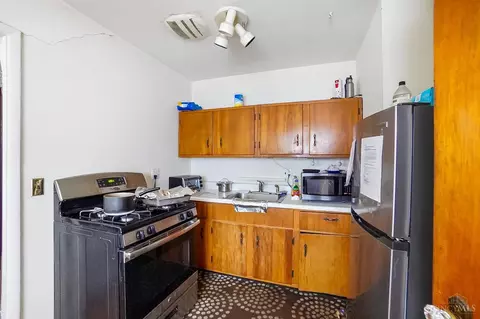 Kitchen - 2748 Atlantic, Cincinnati, OH 45209 photo 6 of 16