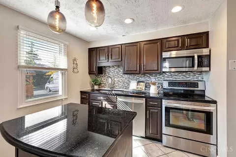 Kitchen - 6120 Fireside, Mason, OH 45040 photo 3 of 5