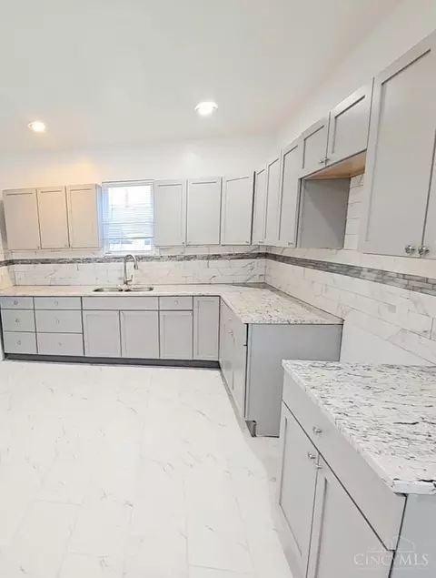 Kitchen - 125 Gebert, Reading, OH 45215 photo 2 of 2
