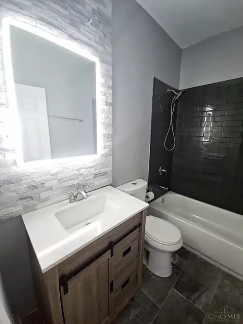 Bath - 125 Gebert, Reading, OH 45215 photo 4 of 4