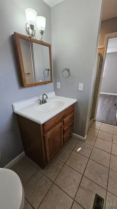 Bath - 1482 Continental, Cincinnati, OH 45246 photo 2 of 3