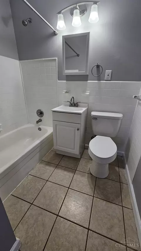 Bath - 1482 Continental, Cincinnati, OH 45246 photo 1 of 3
