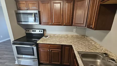 Kitchen - 1482 Continental, Cincinnati, OH 45246 photo 3 of 4