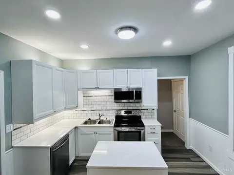 Kitchen - 802 E, Hamilton, OH 45013 photo 2 of 3