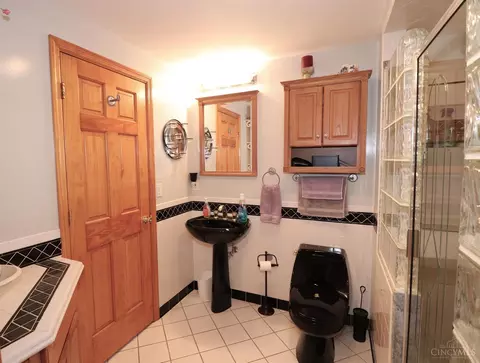 Kitchen - 516 Wesley, Cincinnati, OH 45244 photo 11 of 12