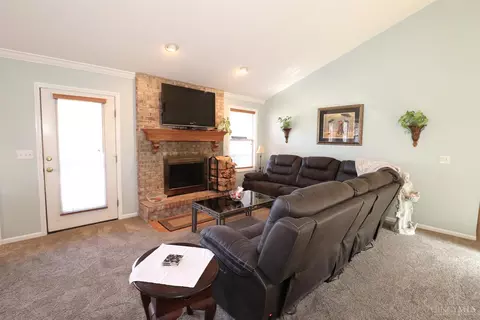 Living - 516 Wesley, Cincinnati, OH 45244 photo 4 of 11