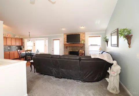 Living - 516 Wesley, Cincinnati, OH 45244 photo 6 of 11
