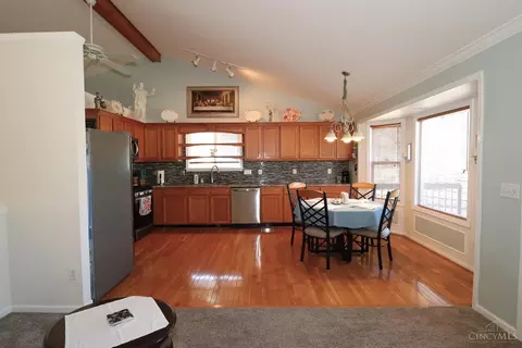 Kitchen - 516 Wesley, Cincinnati, OH 45244 photo 7 of 12