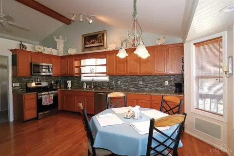 Kitchen - 516 Wesley, Cincinnati, OH 45244 photo 6 of 12