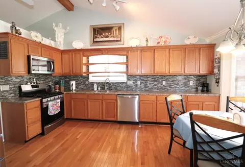 Kitchen - 516 Wesley, Cincinnati, OH 45244 photo 3 of 12
