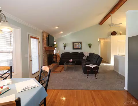 Living - 516 Wesley, Cincinnati, OH 45244 photo 2 of 11