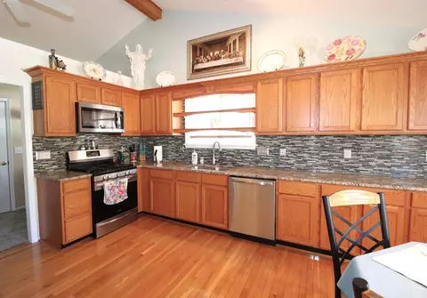 Kitchen - 516 Wesley, Cincinnati, OH 45244 photo 4 of 12
