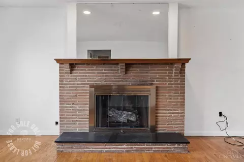 Living - 518 4th, Franklin, OH 45005 photo 3 of 3