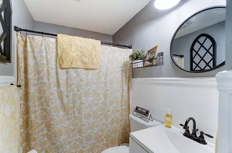 Bath - 1257 Southlyn, Kettering, OH 45409 photo 3 of 4
