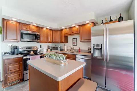 Kitchen - 1257 Southlyn, Kettering, OH 45409 photo 4 of 8