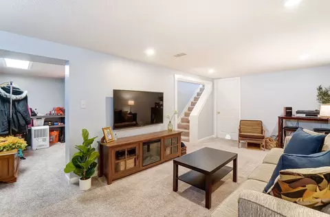 Living - 1257 Southlyn, Kettering, OH 45409 photo 7 of 8