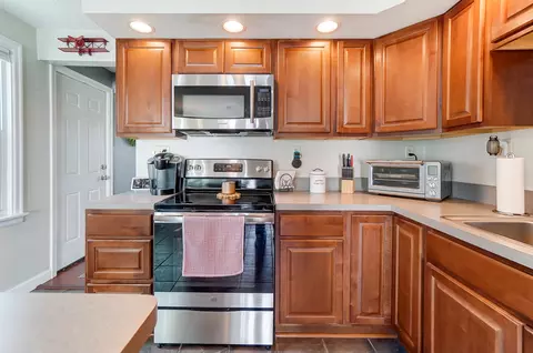 Kitchen - 1257 Southlyn, Kettering, OH 45409 photo 7 of 8
