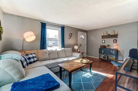 Living - 1257 Southlyn, Kettering, OH 45409 photo 3 of 8