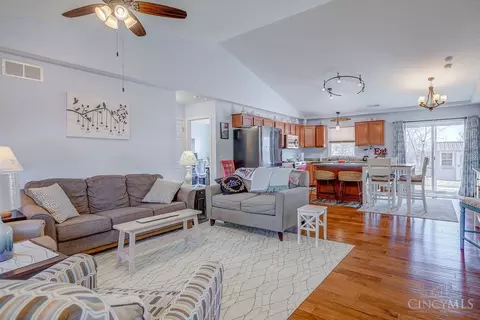 Living - 31 Robert, Hamilton, OH 45013 photo 3 of 5