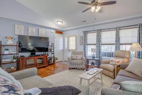 Living - 31 Robert, Hamilton, OH 45013 photo 2 of 5