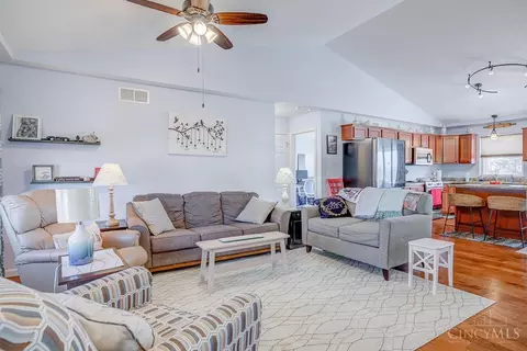Living - 31 Robert, Hamilton, OH 45013 photo 4 of 5