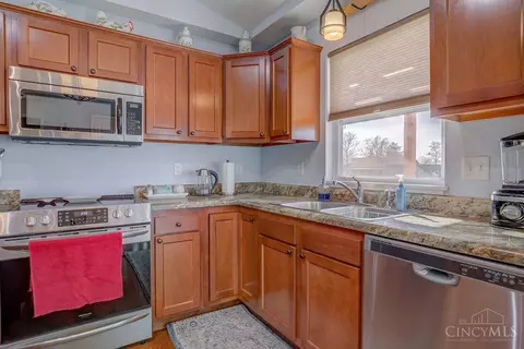 Kitchen - 31 Robert, Hamilton, OH 45013 photo 6 of 6