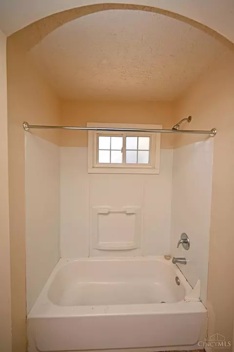 Bath - 3371 Gerold, Cincinnati, OH 45238 photo 2 of 2