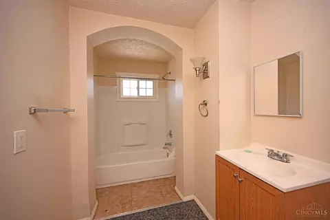 Bath - 3371 Gerold, Cincinnati, OH 45238 photo 1 of 2