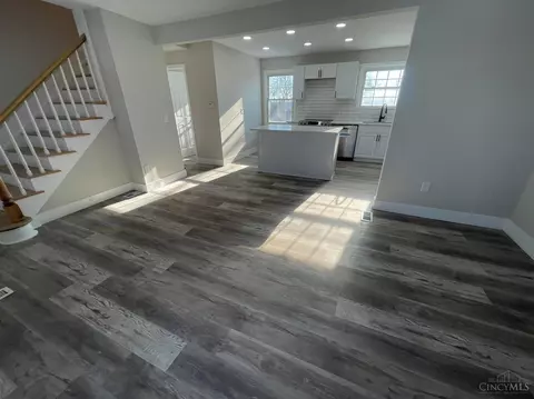 549 N Bend Rd, Cincinnati, OH 45216 photo 2