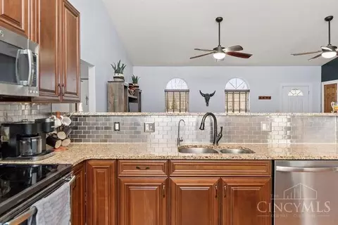 Kitchen - 7941 Us Highway 68, Blanchester, OH 45107 photo 5 of 6