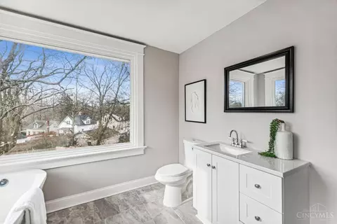 Bath - 2879 Ratterman, Cincinnati, OH 45211 photo 1 of 7