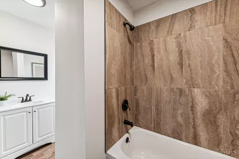 Bath - 2879 Ratterman, Cincinnati, OH 45211 photo 4 of 7