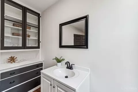 Bath - 2879 Ratterman, Cincinnati, OH 45211 photo 5 of 7